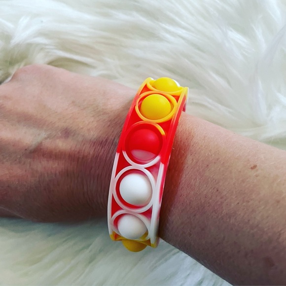 3 Items - 2 Hand Spinner, 1 Pop Sensory Bracelet - Picture 9 of 12